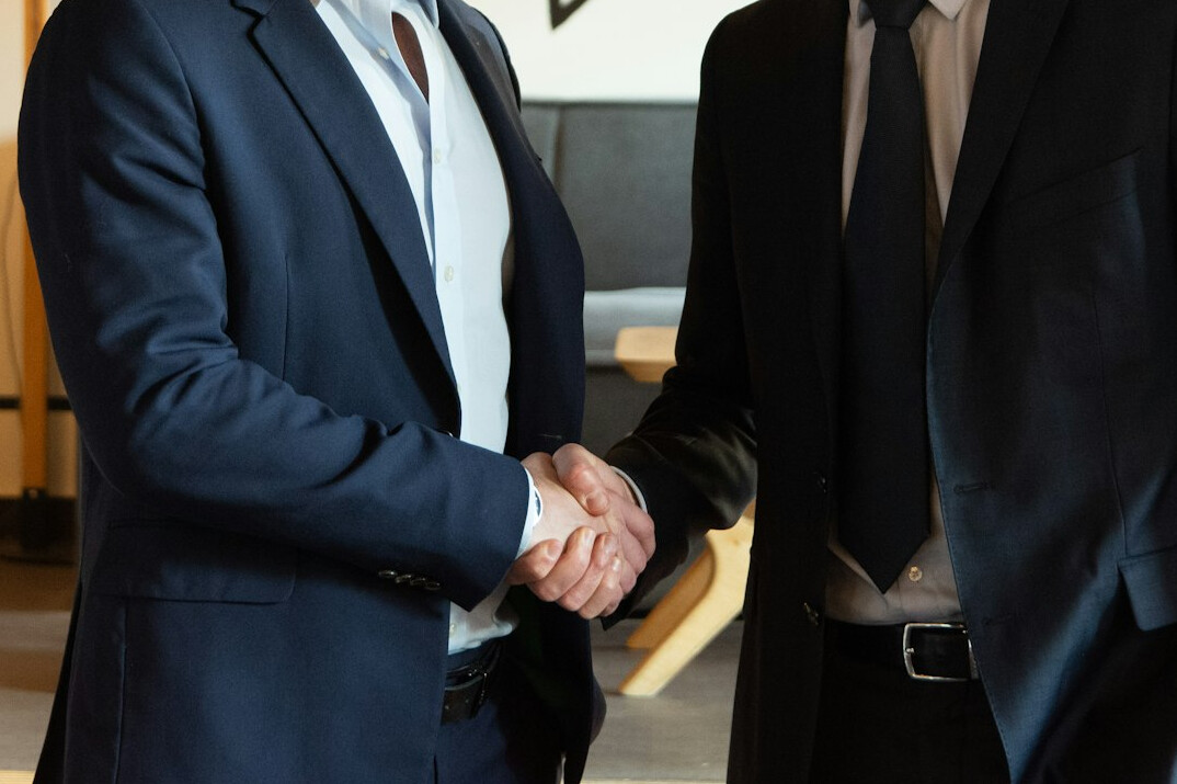business handshake agreement